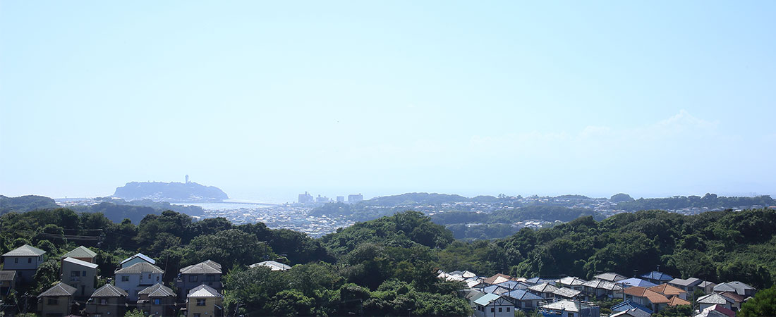 歴史と豊かな自然に包まれた高級住宅街、鎌倉山 - チャームプレミア 鎌倉山 | 神奈川県鎌倉市の介護付有料老人ホーム(介護施設)