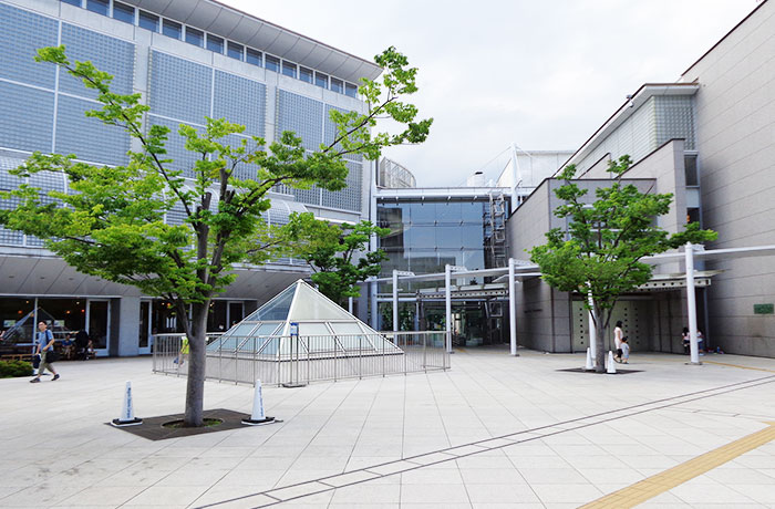 めぐろパーシモンホール - チャームプレミア 柿の木坂 | 東京都目黒区の介護付有料老人ホーム（介護施設）